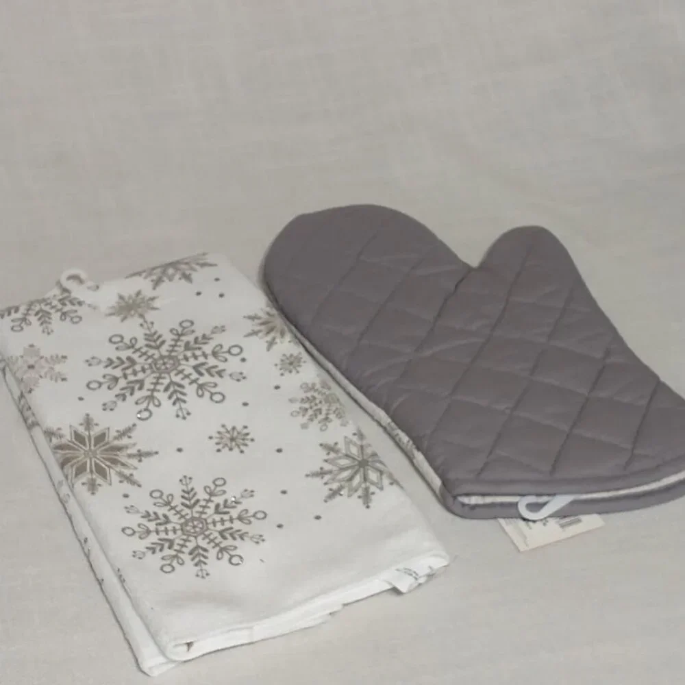 OVEN MITT Silver Sparkle Snowflake Dish Towel & Oven Mitt - NEW